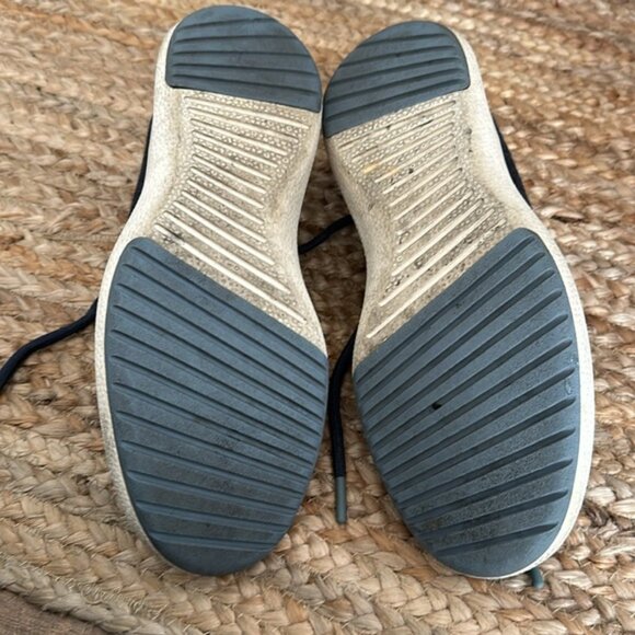 All birds navy size 12 lightly worn - Picture 3 of 3